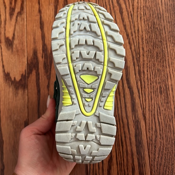 Kids hiking shoes (boots), size 10 - Picture 3 of 3